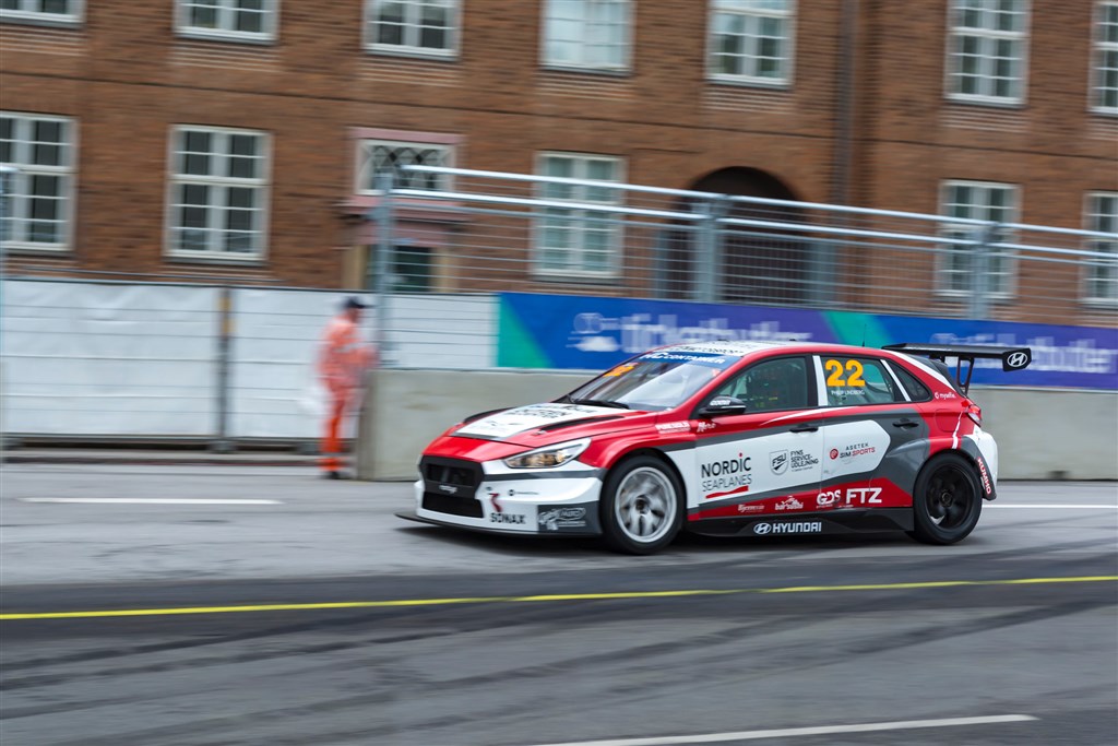 Gensyns glæden var stor da Outzen Motorsport atter stod i de Københavnske gader for at køre motorløb.
(Foto: Kristian Rasmussen)